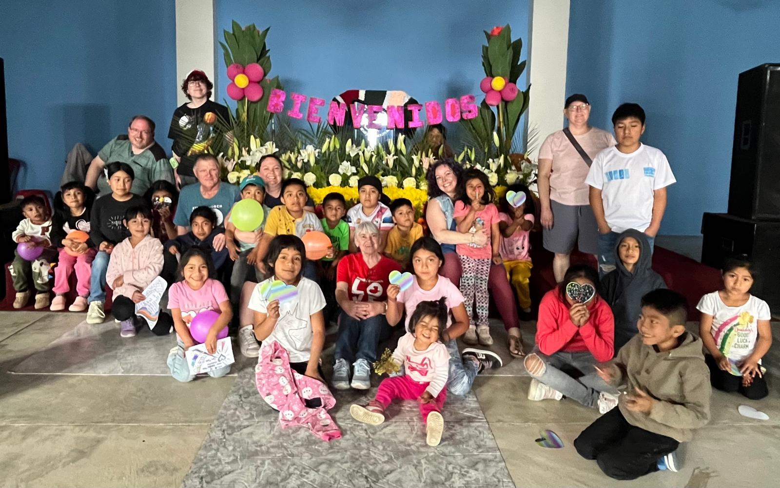 group photo kids pink aleluya