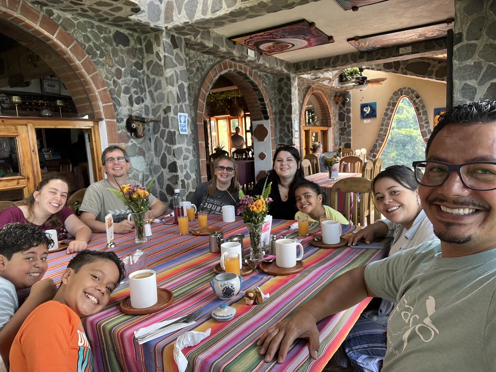 At the table - aleluya