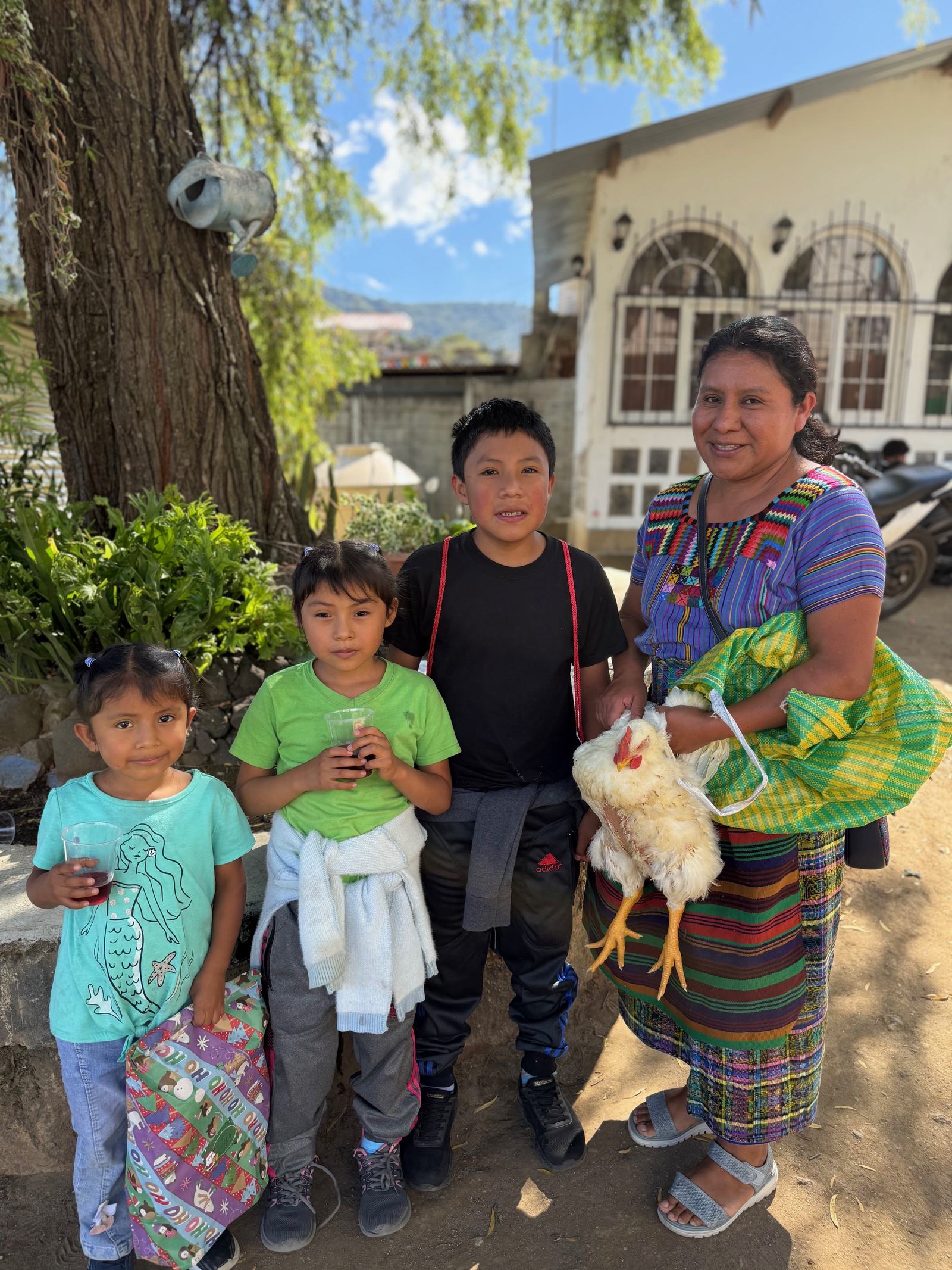 helping hen and food aleluya