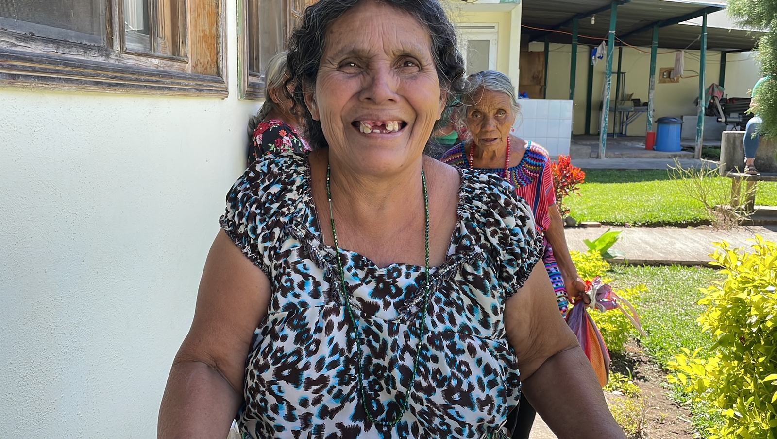 smiling lady aleluya