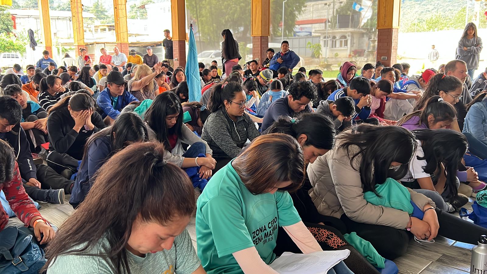 group prayer aleluya