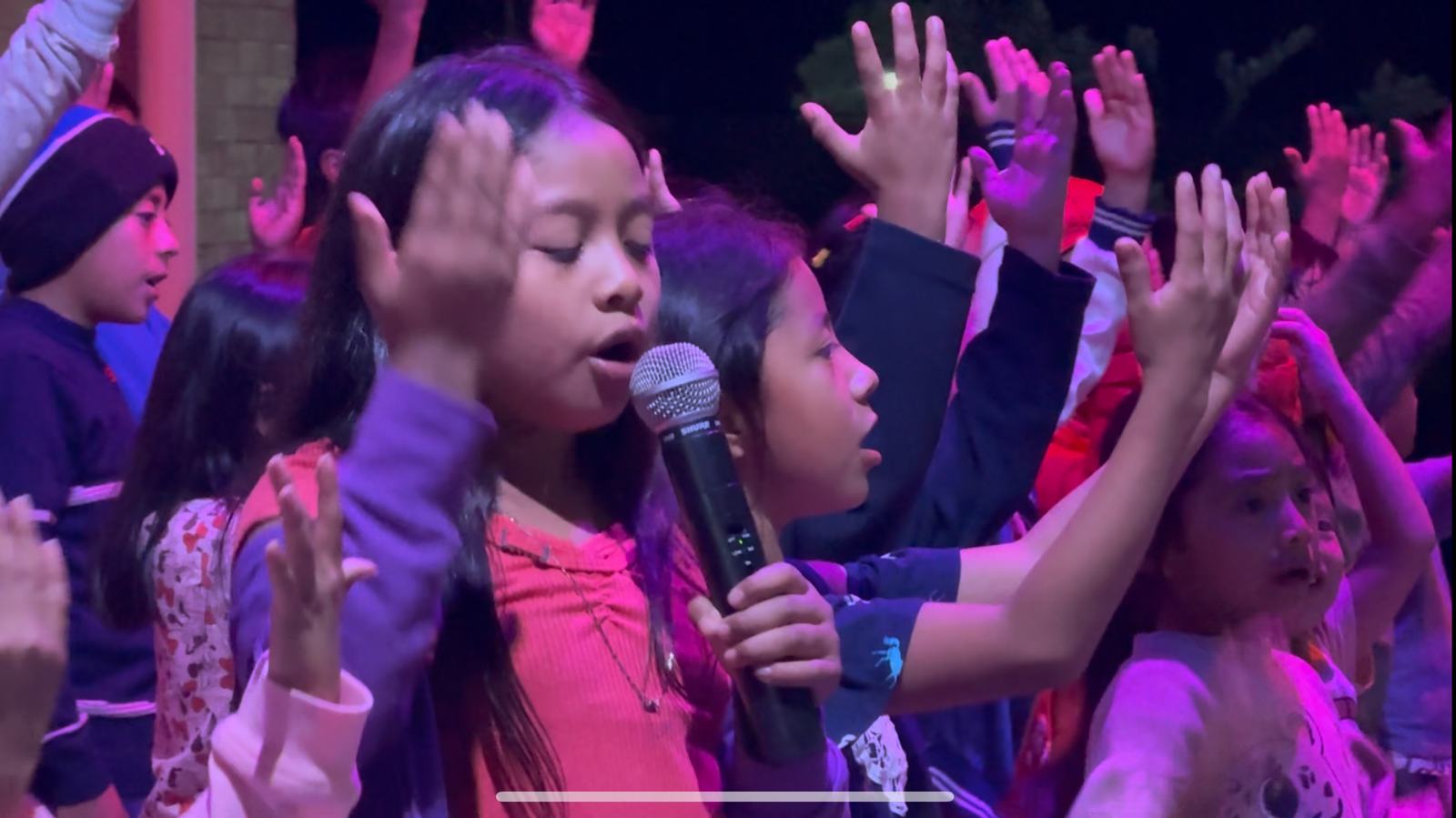 singing girl hands raised aleluya
