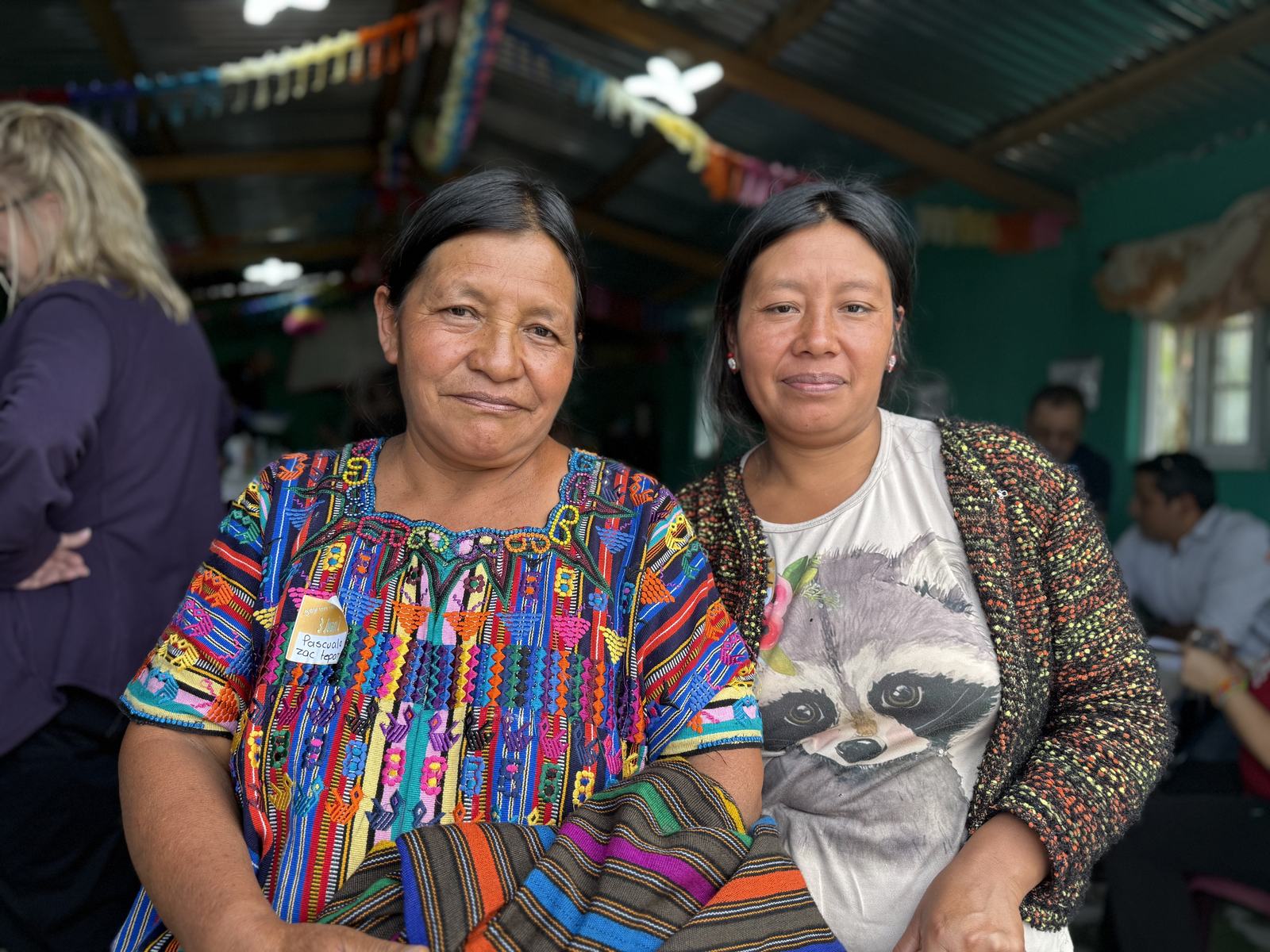 two happy ladies aleluya