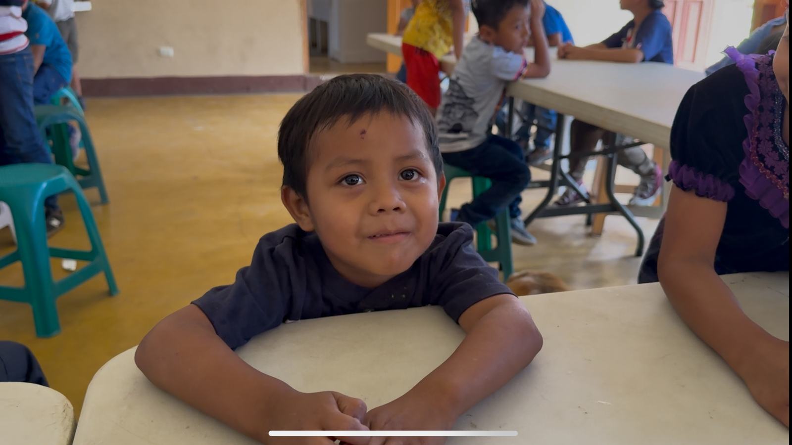 boy at desk aleluya