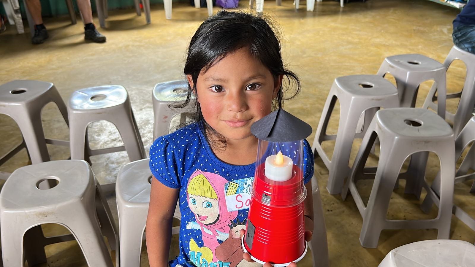 Girl with red bottle - aleluya