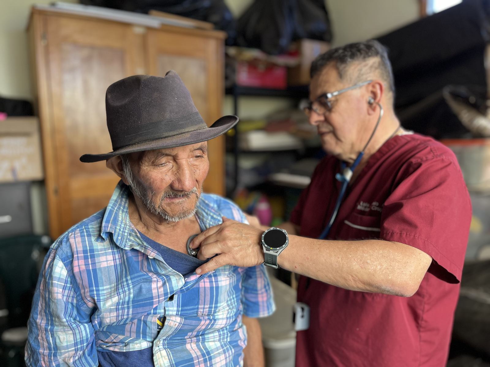fitting with hat aleluya