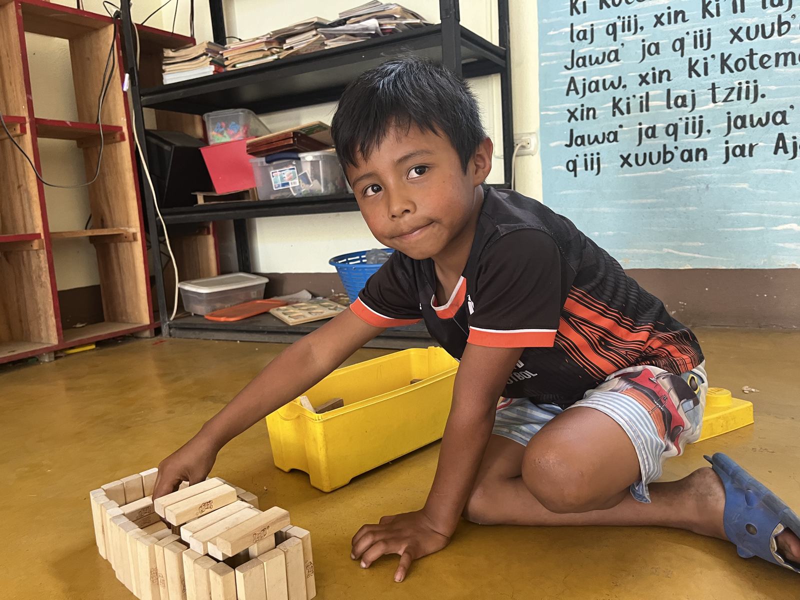 playing child aleluya