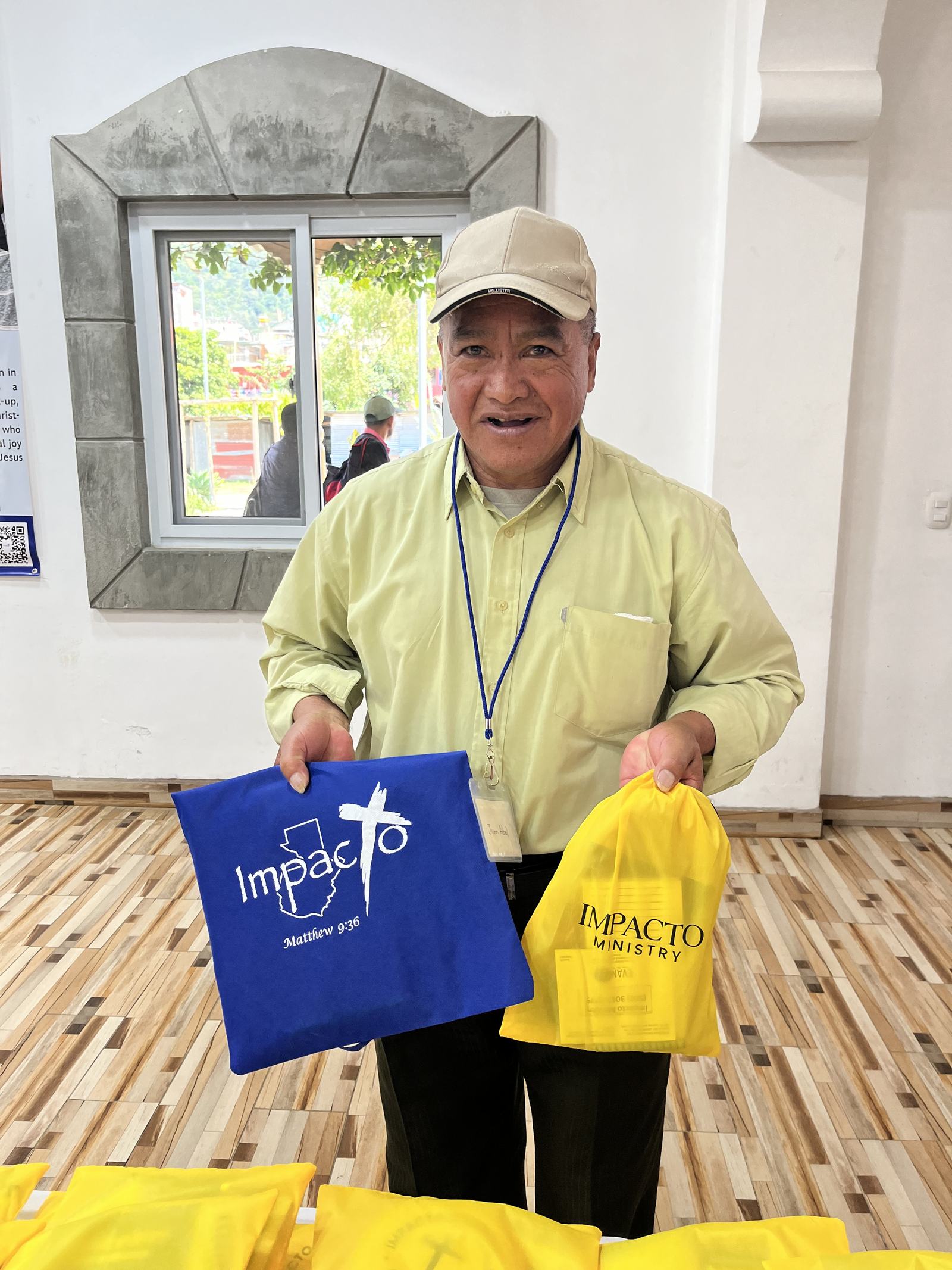 yellow blue shirt aleluya