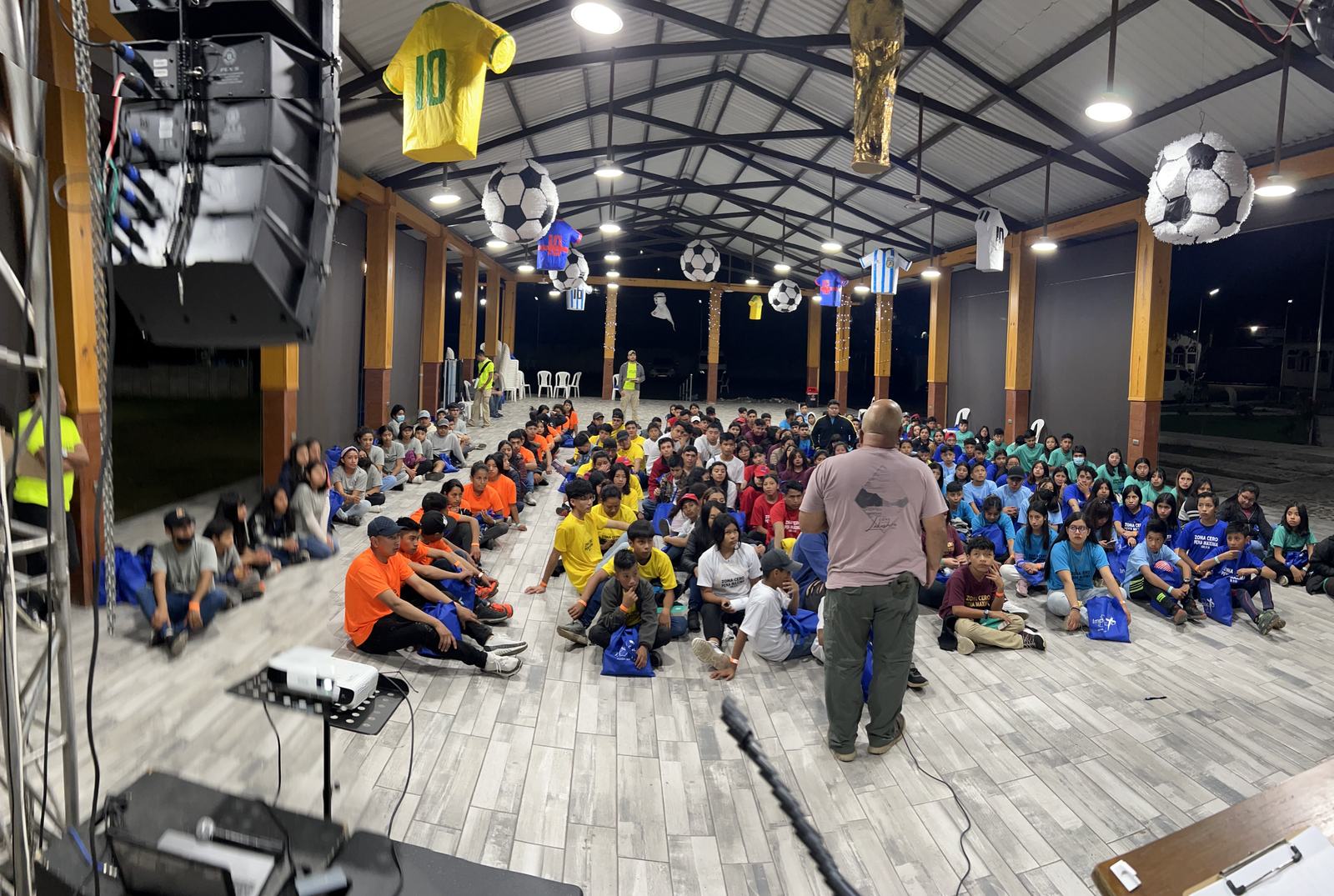 Leading youth Aleluya