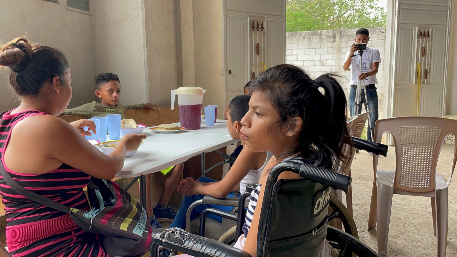 girl wheelchair aleluya